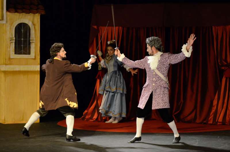 Peça tem como destaque dois gêmeos idênticos, separados na infância