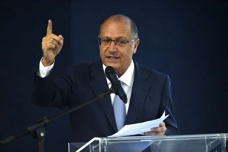 'A campanha vai começar mesmo depois do horário do rádio e da TV', disse o presidenciável tucano