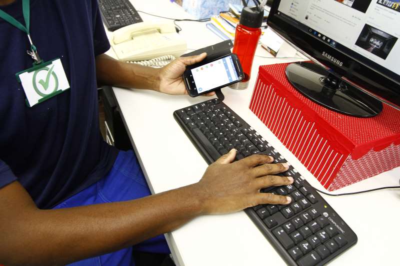 fotos para o Empresas e Neg�cios ilustrando reportagem sobre as proibi��es e permiss�es aos funcion�rios dentro da jornada de trabalho