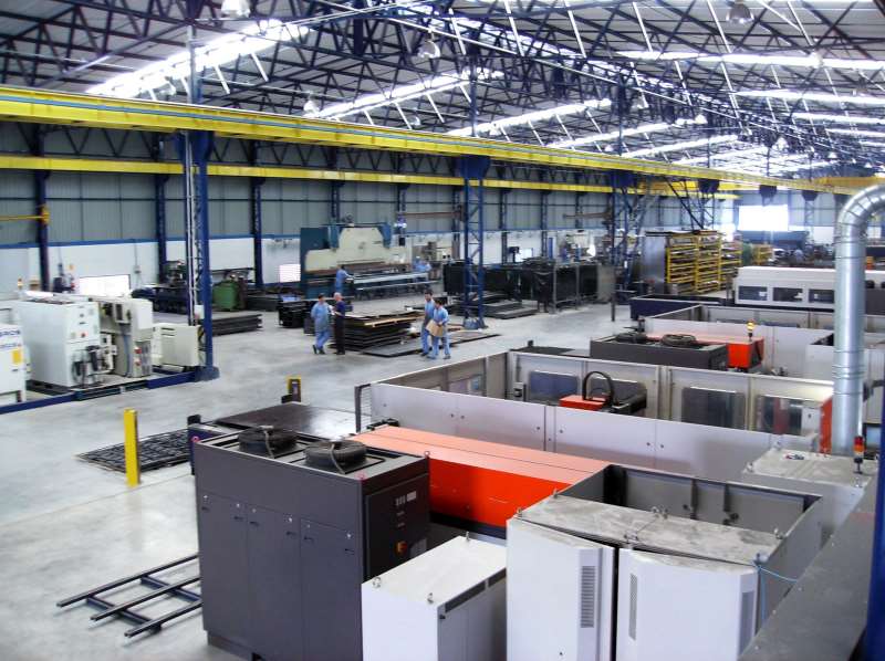 Fábricas tiveram que dispensar cerca de 20 mil trabalhadores na crise