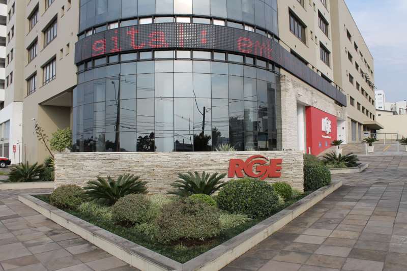 A CPFL Jaguariúna era a controladora direta da distribuidora gaúcha