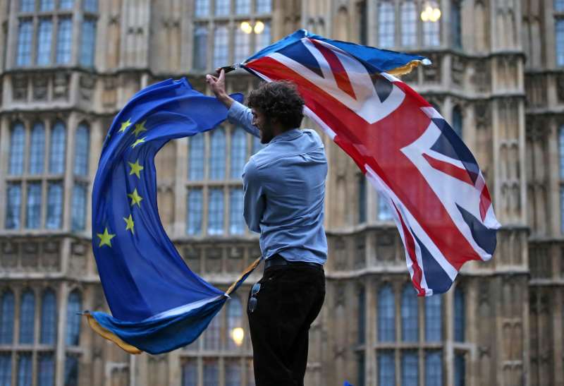 UE e Reino Unido se acusam mutuamente de não cumprir protocolos do Brexit