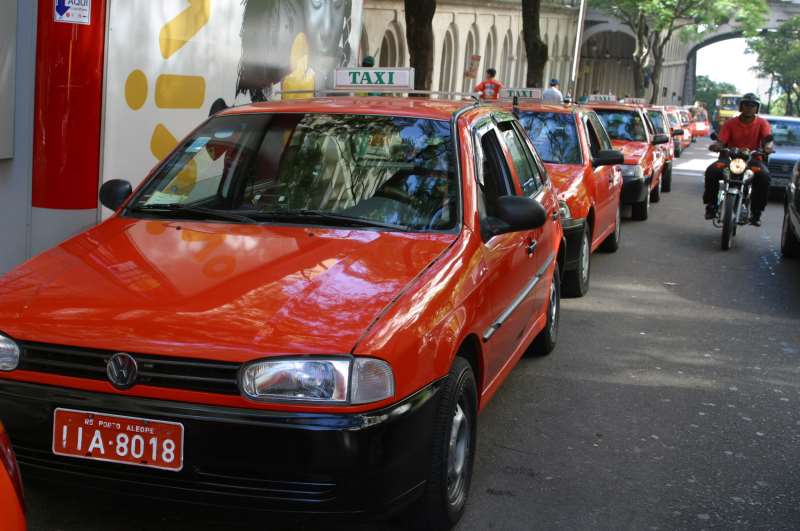 Os táxis terão de repassar relatórios do uso do transporte para cruzar com geração de imposto