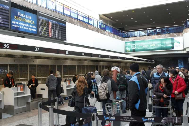 Empresas usam oferta de Wi-Fi, refeição a bordo e facilitam resgate de milhagens como apelo de vendas