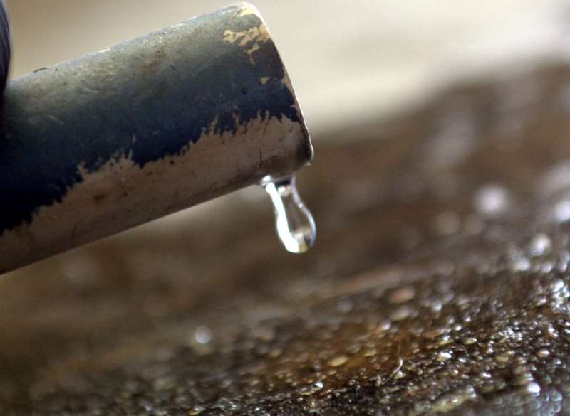 Análise aponta que 42% da água potável gaúcha não chega às residências