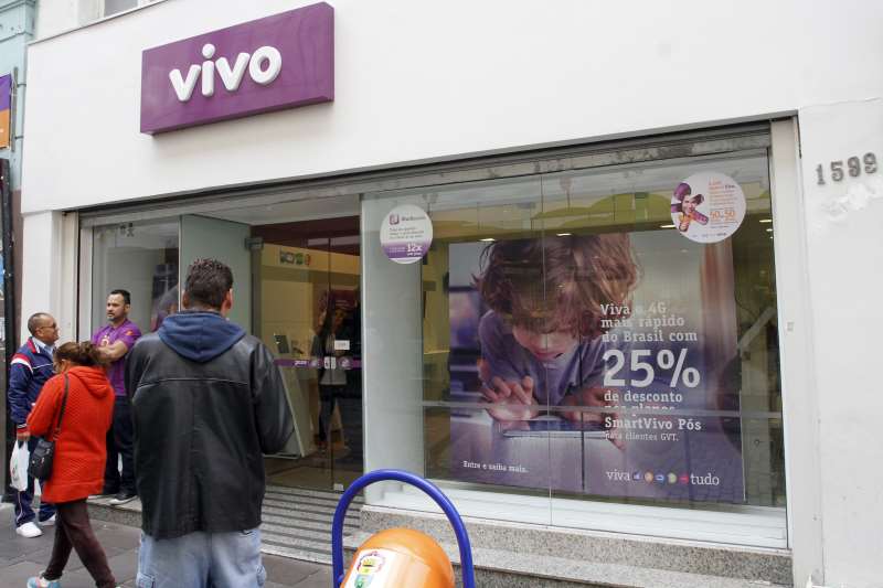 Outro foco é a expansão dos serviços digitais para os consumidores, com ofertas que vão de financiamento bancário a streaming de vídeo (OTTs, no jargão)