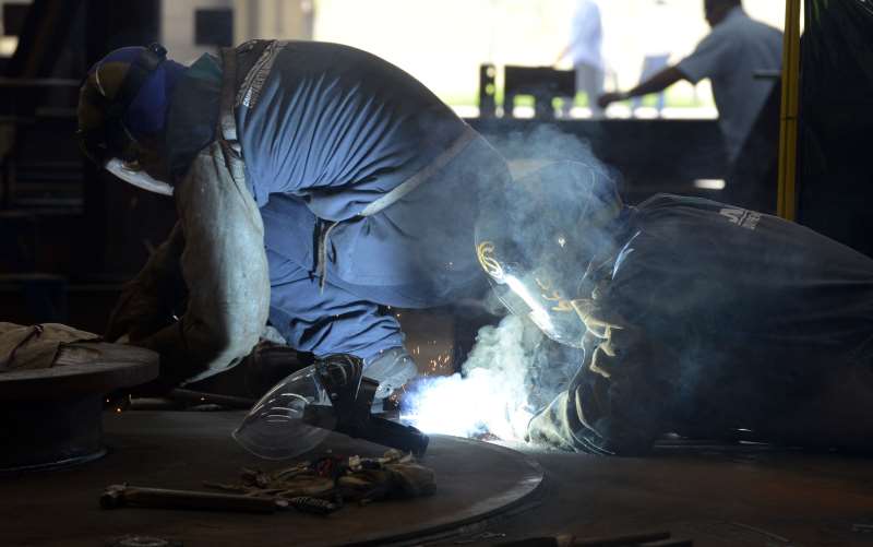 Além de proibido, trabalho adolescente em metalúrgica traz riscos à saúde e pode causar acidentes