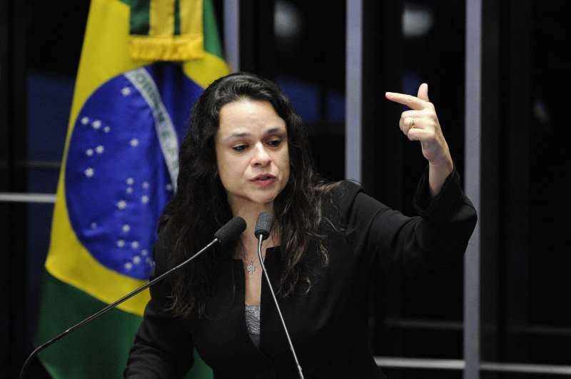 Para deputada paulista, Dias Toffoli também agiu em benefício próprio