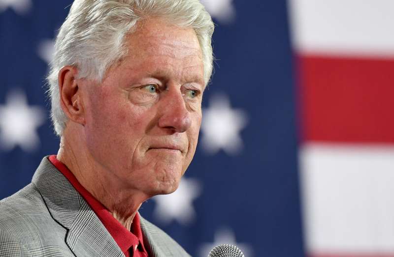 Clinton está internado no Irvine Medical Center da Universidade da Califórnia
