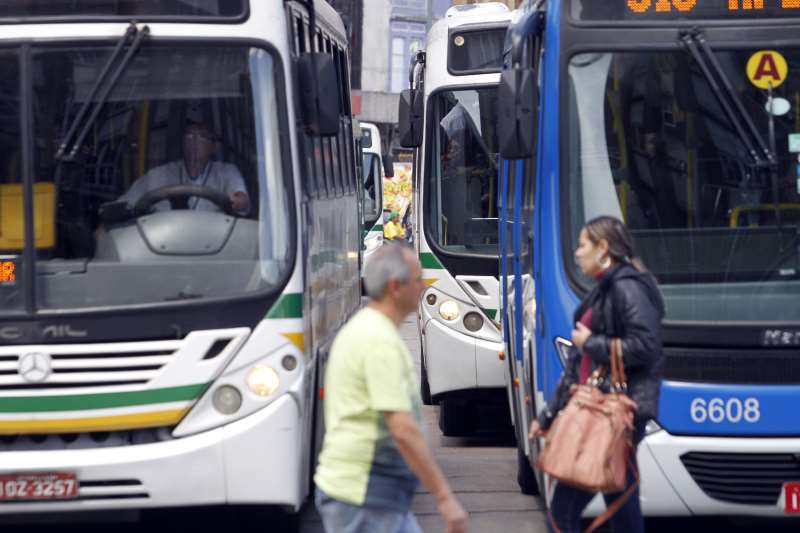 Vida útil dos ônibus pode passar de 10 para 12 anos em Porto Alegre