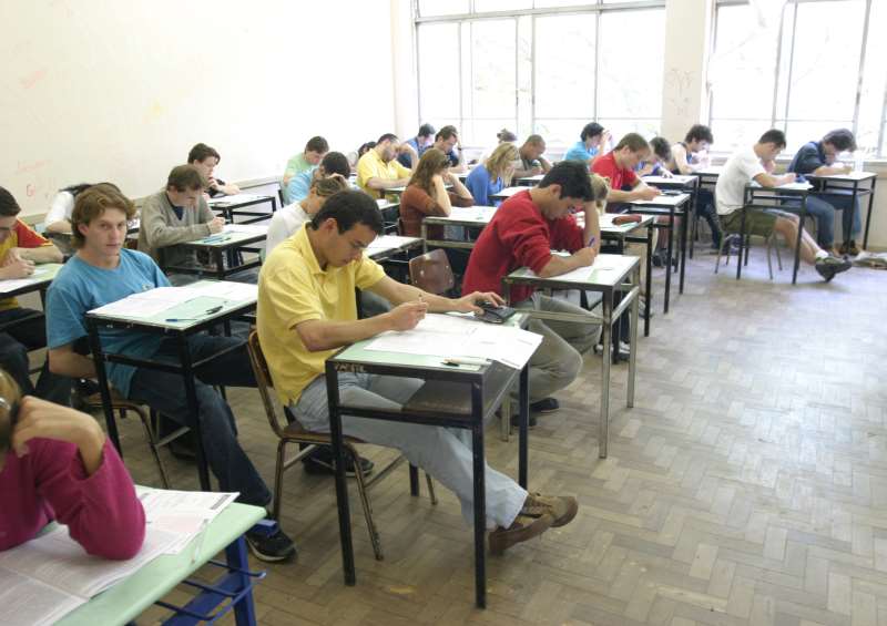 Estudante que não renovar o contrato ficará sem o financiamento para este semestre