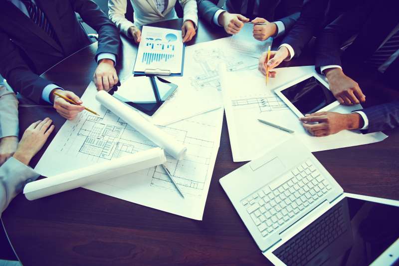 Empresas - Contabilidade - finan�as 4 - gr�ficos - contas - reuni�o - executivos - divulga��o freepik