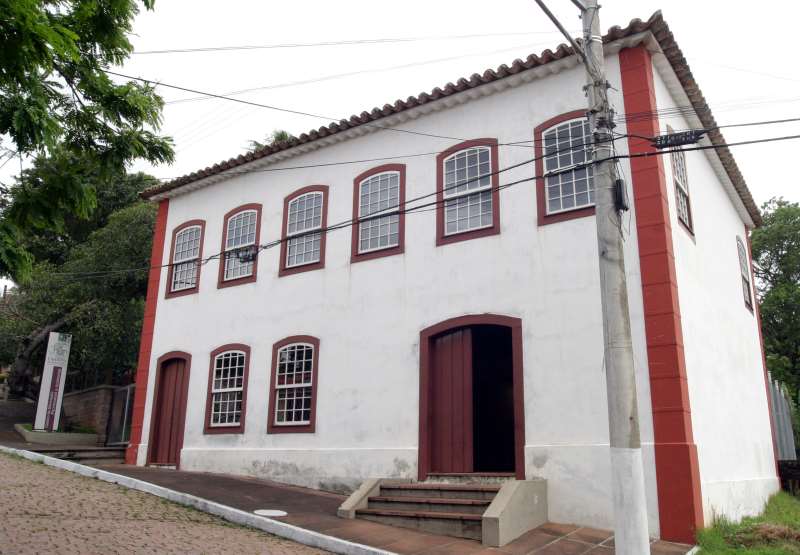 {'nm_midia_inter_thumb1':'https://www.jornaldocomercio.com/_midias/jpg/Imagens6/Thumbnail_128x128/F_0001344506.JPG', 'id_midia_tipo':'2', 'id_tetag_galer':'', 'id_midia':'F_0001344506.JPG', 'cd_midia':6344506, 'ds_midia_link': 'https://www.jornaldocomercio.com/_midias/jpg/Imagens6/F_0001344506.JPG', 'ds_midia': 'Solar Paraíso (Local da Transição Municipal).  Foto - João Mattos  Data - 12/11/2004', 'ds_midia_credi': 'JOÃO MATTOS/ARQUIVO/JC', 'ds_midia_titlo': 'Solar Paraíso (Local da Transição Municipal).  Foto - João Mattos  Data - 12/11/2004', 'cd_tetag': '1', 'cd_midia_w': '800', 'cd_midia_h': '555', 'align': 'Left'}