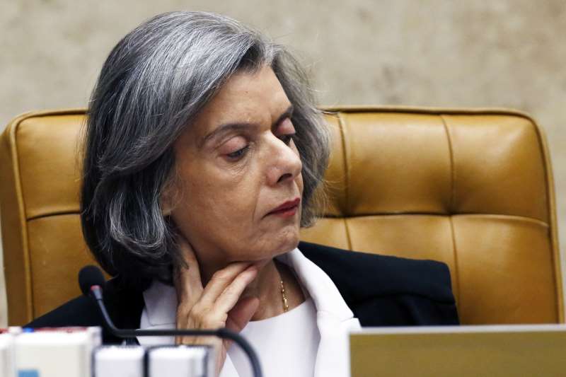Cármen Lúcia diz que é preciso reavaliar formas de pagamento