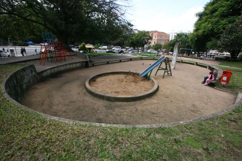 Praça Raul Pilla, onde funcionou antigo Quartel da Polícia do Exército, faz parte do roteiro
