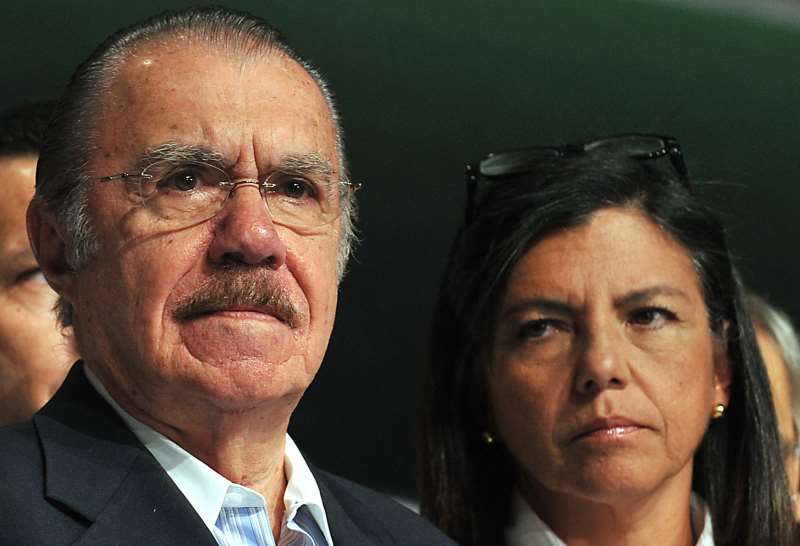 A principal herdeira de José Sarney (D) continua sendo a filha, Roseana Sarney (E)