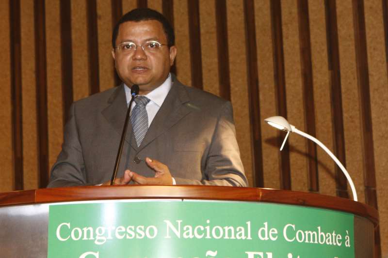 Reis afirma ver os disparos ilegais de mensagens como os grandes problemas a serem combatidos