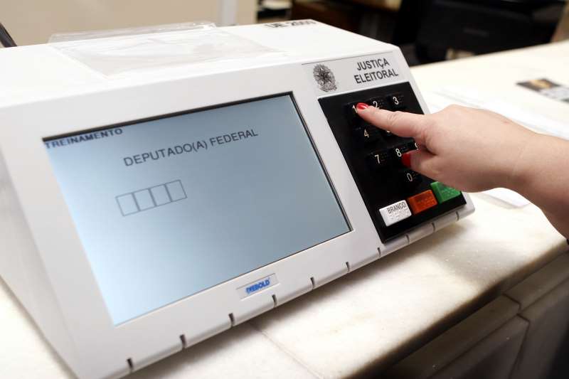 Neste ano, houve uma mudança, e a votação será iniciada pelo cargo de deputado federal