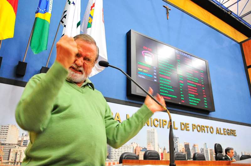 Ex-senador, ex-deputado estadual e ex-secretário de Justiça do RS, Bisol foi um destacado defensor dos direitos humanos do Brasil