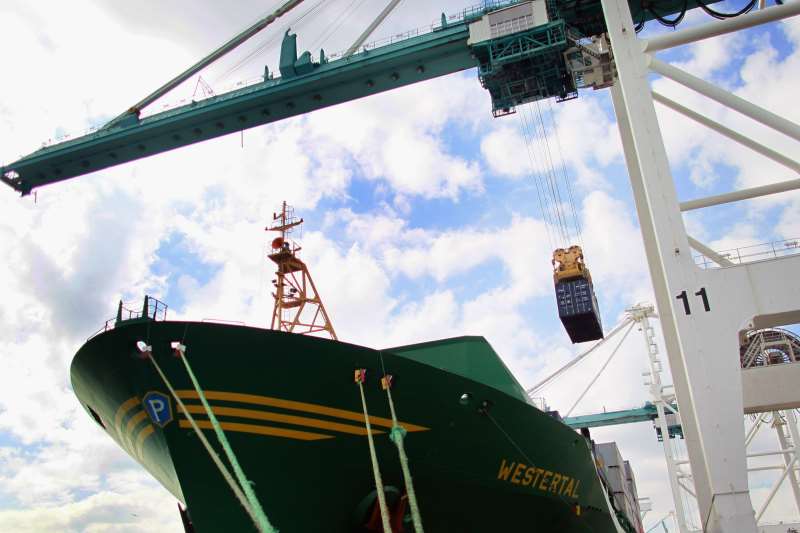 Setores com mais expansão na exportação brasileira do ano foram a agropecuária, com 7,1%, e a indústria de transformação, com 3,8%