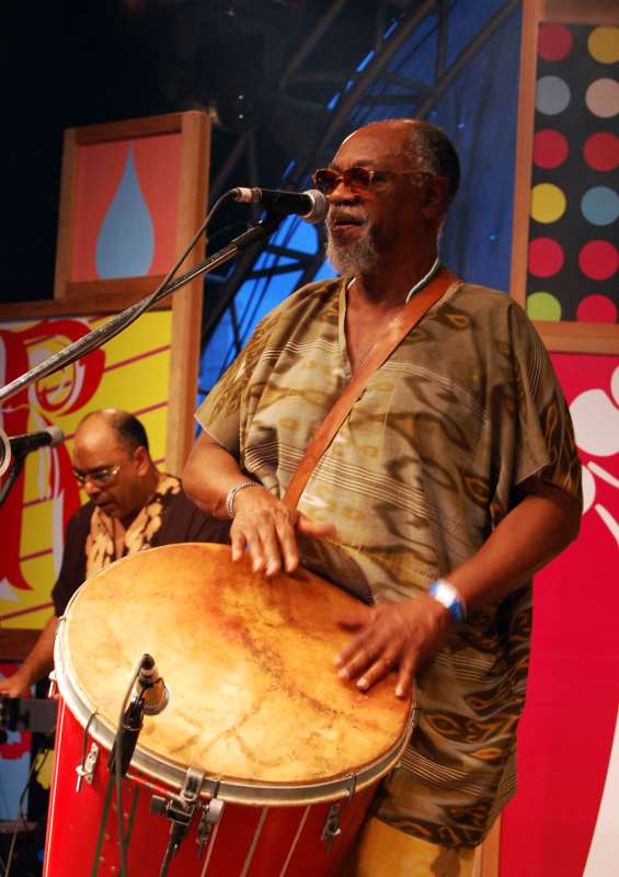 Na década de 1950, Giba Giba se mudou para Porto Alegre, onde ajudou a popularizar o sopapo