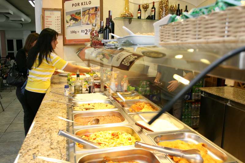 Endividamento muda hábitos de consumo em bares e restaurantes