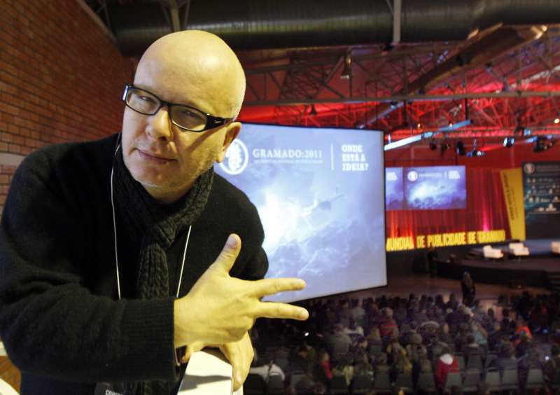 Todas as instituições precisam reservar horários ou elaborar programas para as pessoas se atualizarem, diz Tas