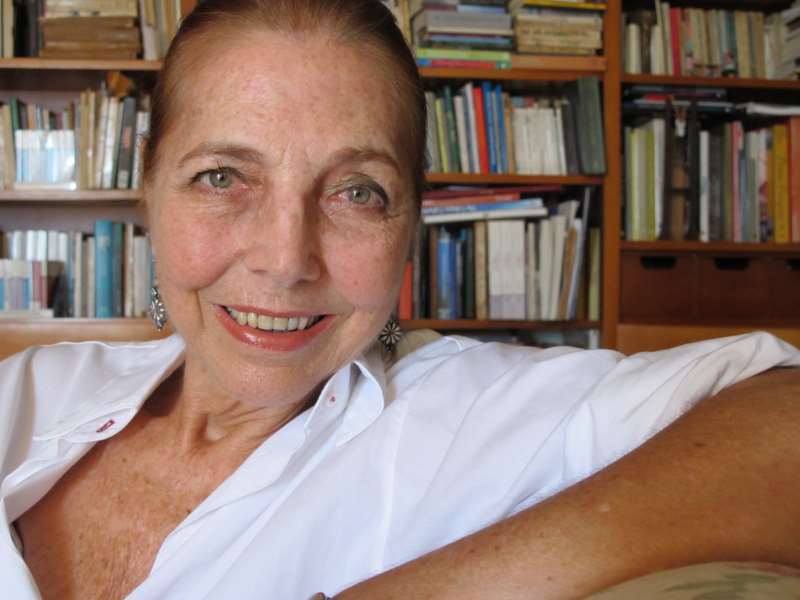 Bate-papo com escritora terá transmissão pelo YouTube e pelas redes sociais