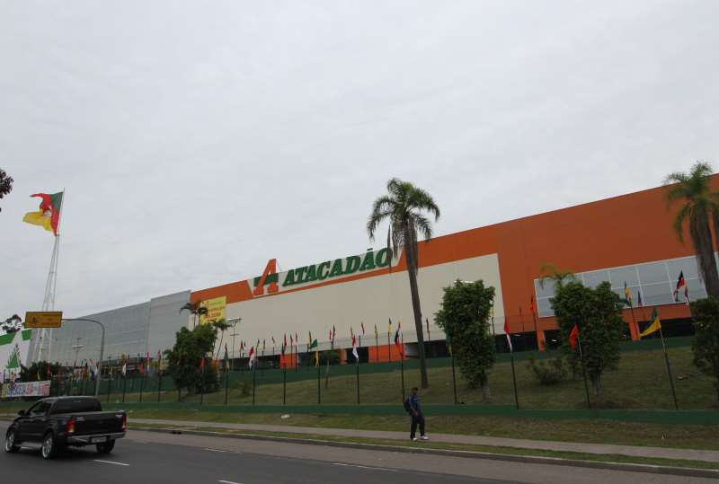 Vagas serão para compor equipes de três novas filiais que serão inauguradas pela rede