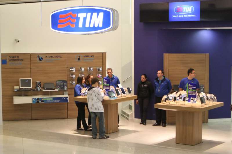 Receitas líquidas de produtos recuaram 18%, refletindo a redução no volume de aparelhos vendidos