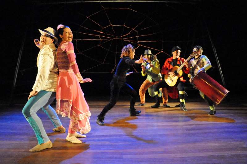 O Senai, criado em 1942, capacita profissionais por meio de cursos e de serviços técnicos e tecnológicos