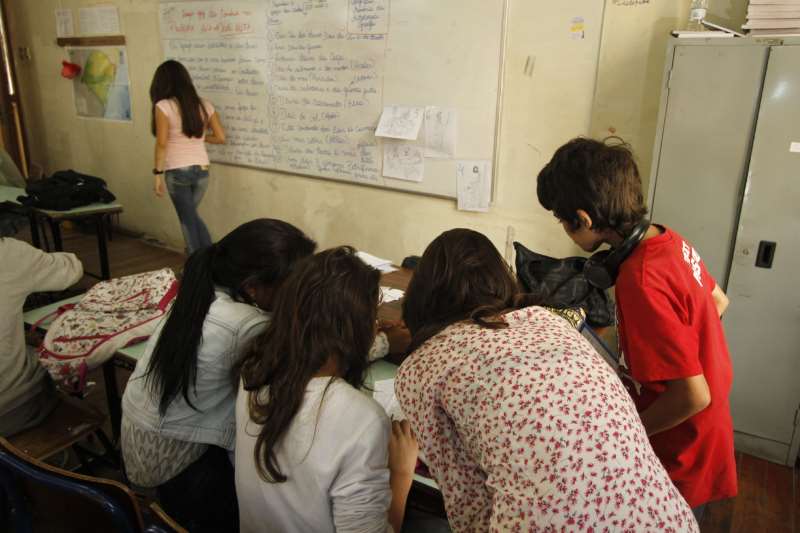 Texto autoriza escolas a computarem atividades não presenciais para a carga horária.