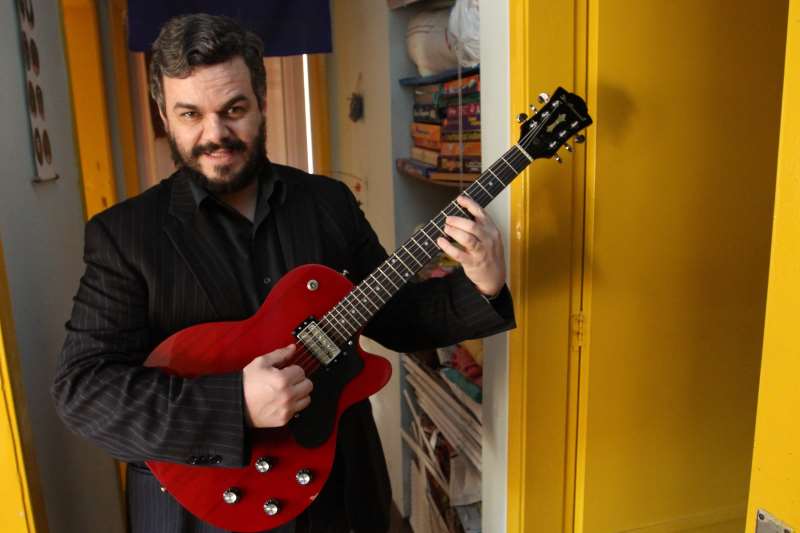 Frank Jorge abrirá show atendendo à lei municipal que prevê presença de cantores gaúchos