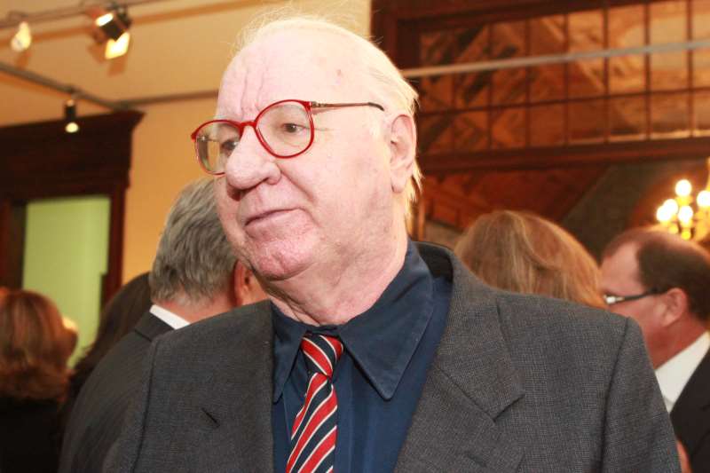 Schilling lecionou em várias instituições de ensino e tem em seu currículo 16 livros 