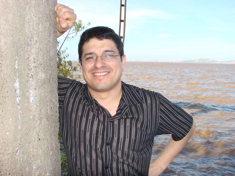 Enquanto prepara novo livro, Martins também ensina escrita criativa na Pucrs