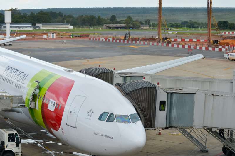 Partidas da capital gaúcha diretamente para Lisboa estão suspensas até 30 de junho