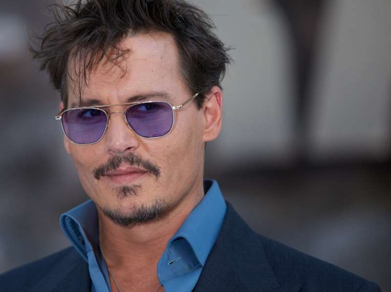 Alvo de críticas ao ser escalado para Animais Fantásticos e Onde Habital, Johnny Depp não tem conseguido render bons lucros aos estúdios