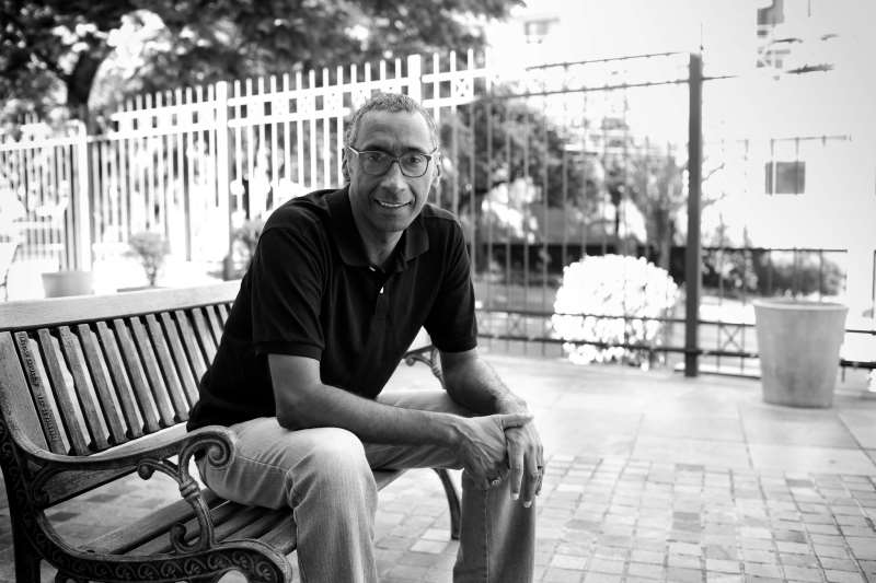 Autor fala sobre poesia, criatividade e leitura em tempos de distanciamento social