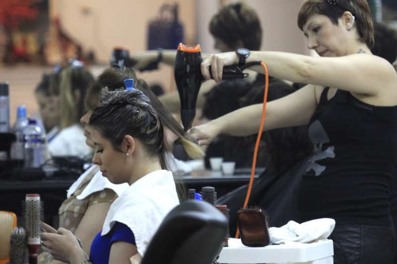 Estabelecimentos estão fechadas há 30 dias, após aumento da demanda por leitos de UTIs