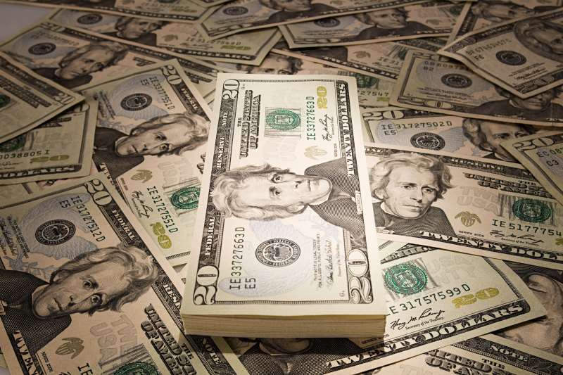 Valor é resultado de ingressos totais no valor de US$ 43,65 bilhões e retiradas de US$ 37,28 bilhões