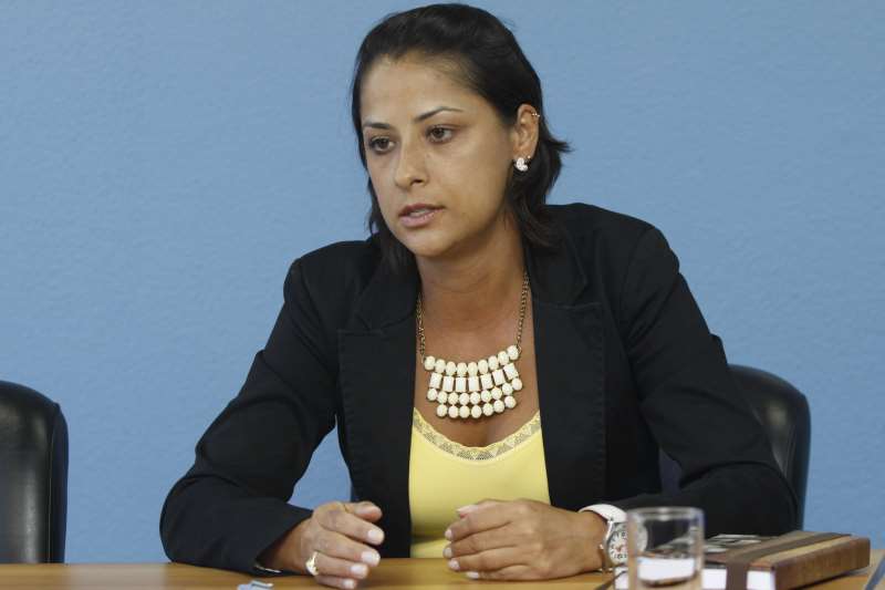 Tatiane busca alternativas  para os empresários