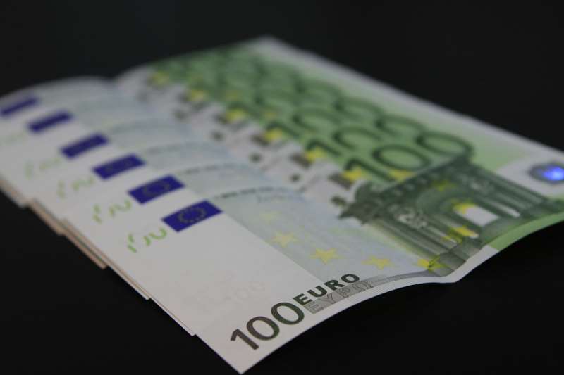 O índice pan-europeu Stoxx 600 fechou em alta de 1,39% a 417,75 pontos