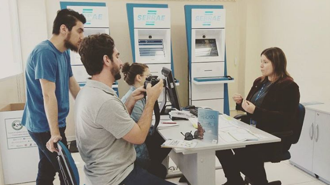 Voc&ecirc; tem d&uacute;vidas de como &eacute; o atendimento do @sebraers para quem quer abrir um neg&oacute;cio e n&atilde;o sabe por onde come&ccedil;ar? Pois hoje passamos a manh&atilde; com o pessoal que faz isso para explicar os passos aos nossos leitores. Em breve, o v&iacute;deo nas plataformas do #Gera&ccedil;&atilde;oE  Foto: Gera&ccedil;&atilde;oE/Divulga&ccedil;&atilde;o/JC