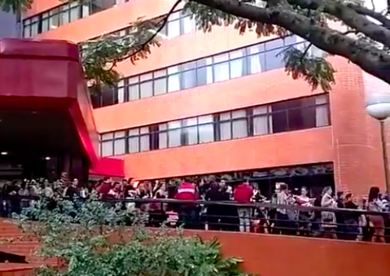 Prédio da pucrs com suspeita de rachadura - com evacuação de prédio durante prova da OAB 