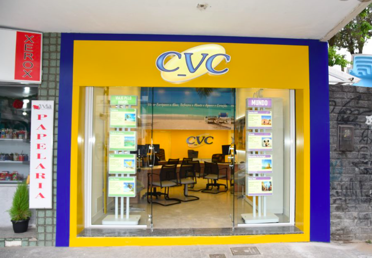 CVC atribuiu a perda aos impactos das restrições da pandemia de Covid-19 para a atividade