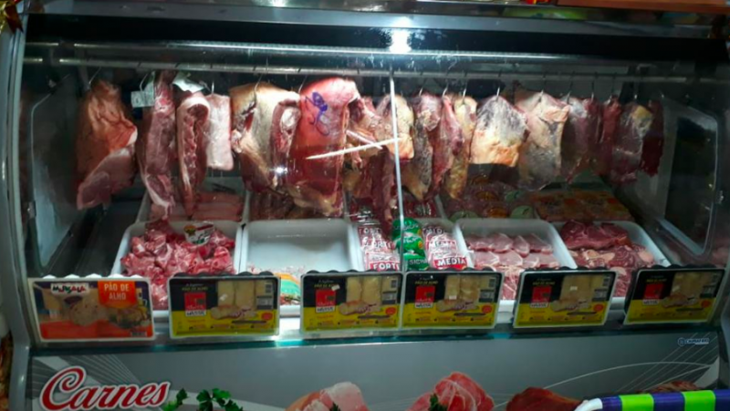 Três supermercados no Litoral Norte foram fiscalizados, com apreensão de carne sem procedência