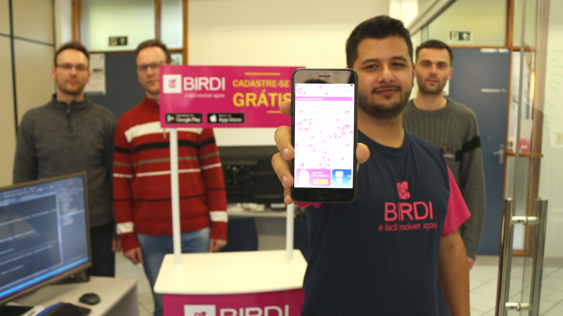 Leonardo Pedrozo tem como sócios na startup Birdi os irmãos Graf Foto: Guilherme Pech/Divulgação/JC