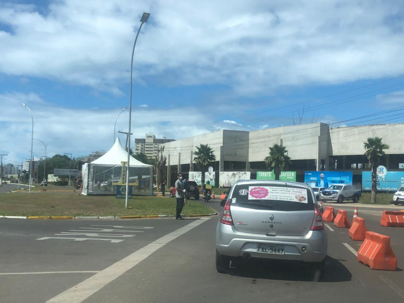 {'nm_midia_inter_thumb1':'https://www.jornaldocomercio.com/_midias/png/2020/03/21/206x137/1_coronavirus_jornal_do_comercio3-9019361.png', 'id_midia_tipo':'2', 'id_tetag_galer':'', 'id_midia':'5e76577b7514f', 'cd_midia':9019361, 'ds_midia_link': 'https://www.jornaldocomercio.com/_midias/png/2020/03/21/coronavirus_jornal_do_comercio3-9019361.png', 'ds_midia': 'Coronav&iacute;rus - Torres - barreira sanit&aacute;ria para alertar motoristas de riscos e pedir para pessoas ficarem em casa', 'ds_midia_credi': 'NAN&Aacute; HAUSEN/DIVULGA&Ccedil;&Atilde;O/JC', 'ds_midia_titlo': 'Coronav&iacute;rus - Torres - barreira sanit&aacute;ria para alertar motoristas de riscos e pedir para pessoas ficarem em casa', 'cd_tetag': '1', 'cd_midia_w': '800', 'cd_midia_h': '600', 'align': 'Left'}