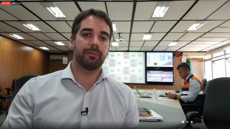 {'nm_midia_inter_thumb1':'https://www.jornaldocomercio.com/_midias/png/2020/03/31/206x137/1_image__1_-9026828.png', 'id_midia_tipo':'2', 'id_tetag_galer':'', 'id_midia':'5e837d364cb42', 'cd_midia':9026828, 'ds_midia_link': 'https://www.jornaldocomercio.com/_midias/png/2020/03/31/image__1_-9026828.png', 'ds_midia': 'Eduardo Leite - Live do Coronavírus Covid-19 na terça-feira (31)', 'ds_midia_credi': 'REPRODUÇÃO/JC', 'ds_midia_titlo': 'Eduardo Leite - Live do Coronavírus Covid-19 na terça-feira (31)', 'cd_tetag': '1', 'cd_midia_w': '800', 'cd_midia_h': '449', 'align': 'Left'}