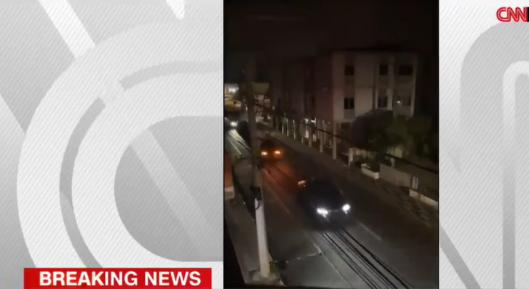 Estima-se que criminosos usaram 10 veículos durante assalto na madrugada